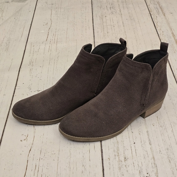 DV Dolce Vita Brown Ankle Boots - Picture 1 of 13